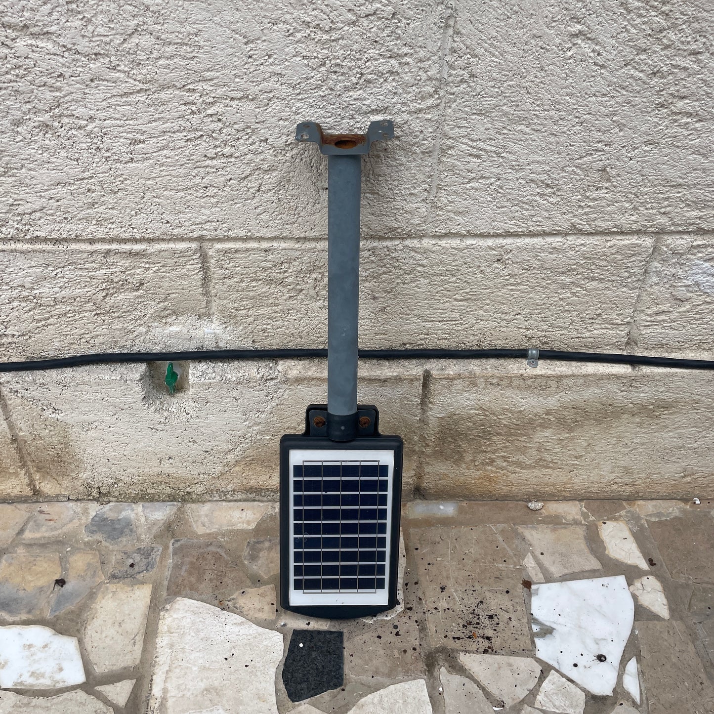 1 Solar Powered Light