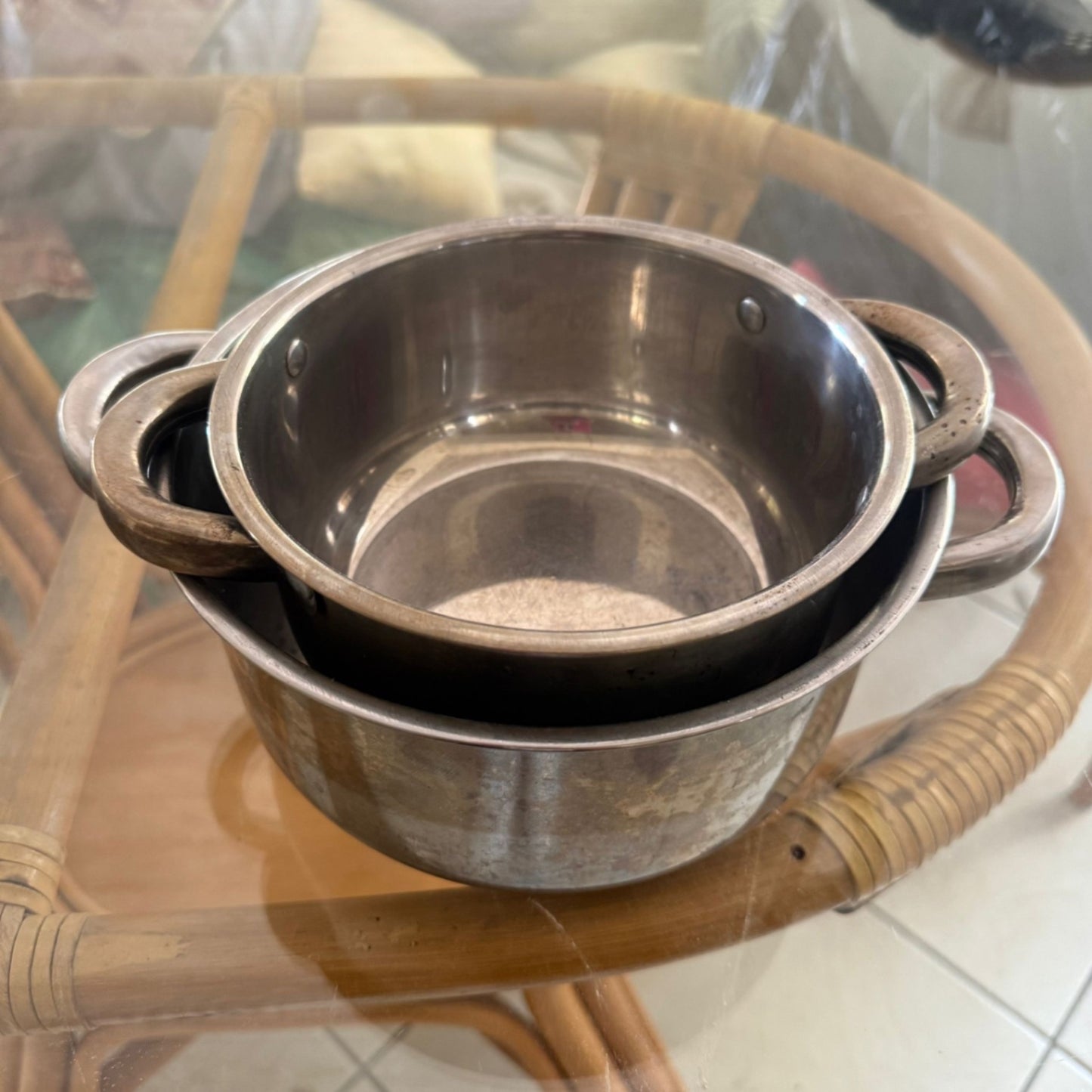 2 stainless steel pots