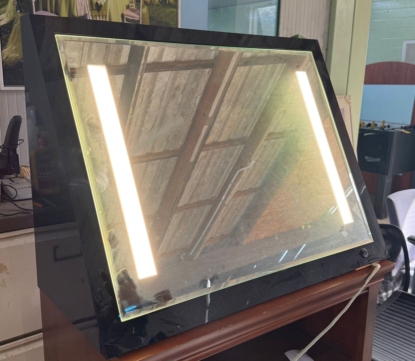 Mirror w/ Light