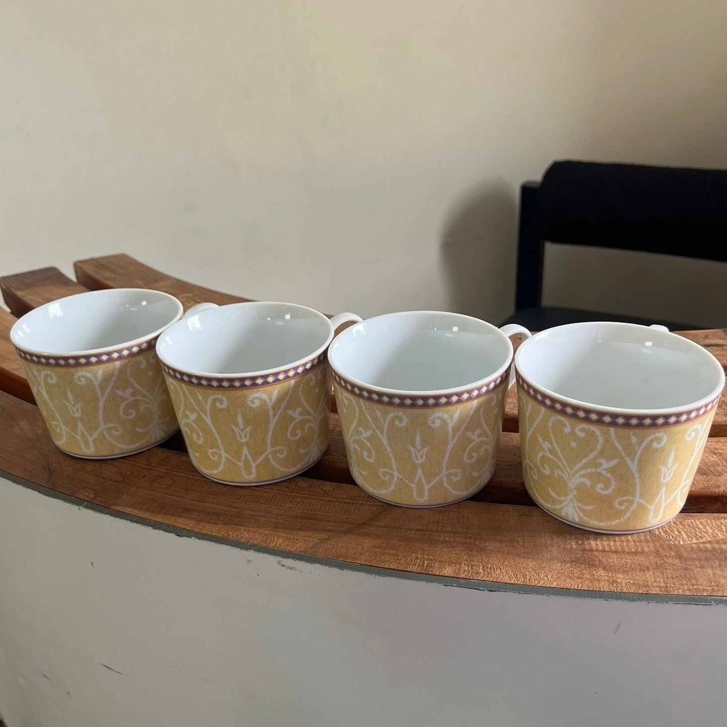 5 Pasta Bowls + 4 Tea Cups + 9 Plates + Tea Pot + Milk Pot + Sugar Pot