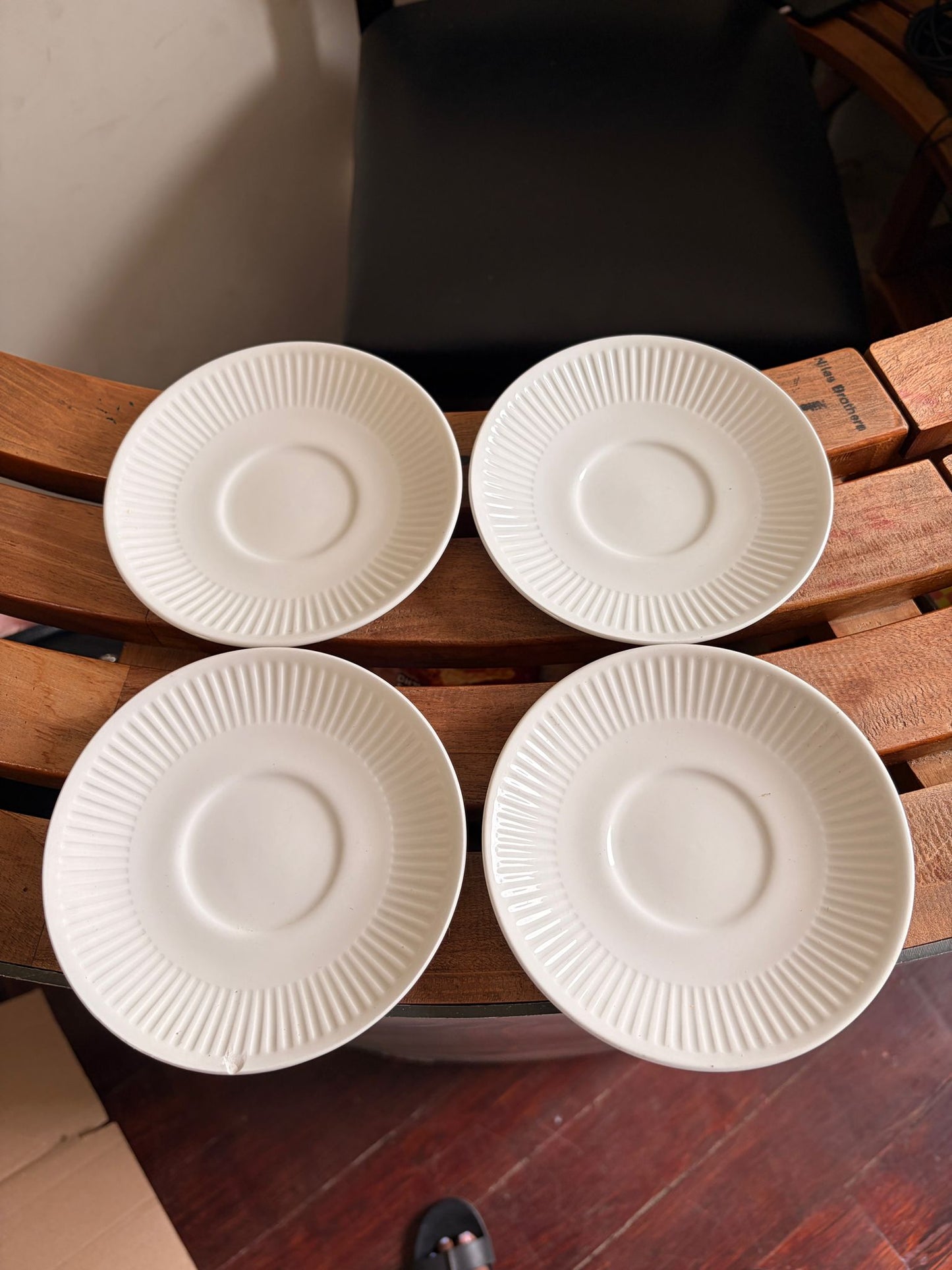 8 Medium Saucers