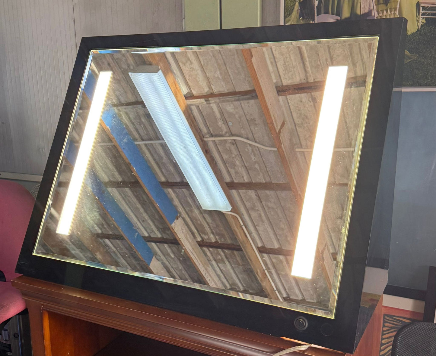 Mirror w/ Light