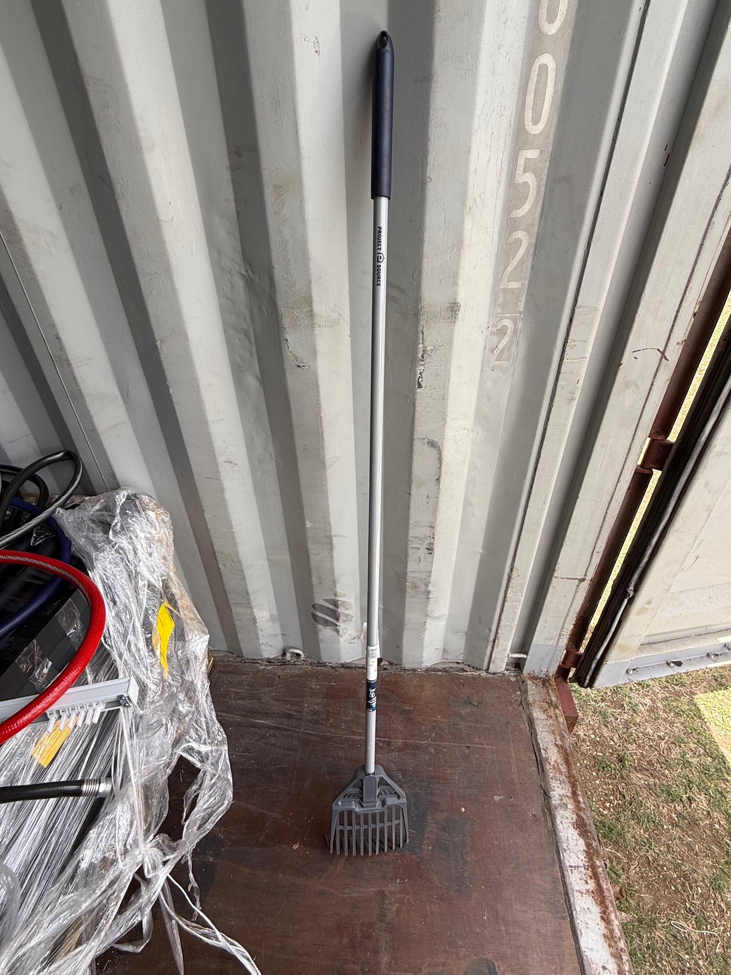 Project Source 8-in Plastic Shrub rake with Steel Handle