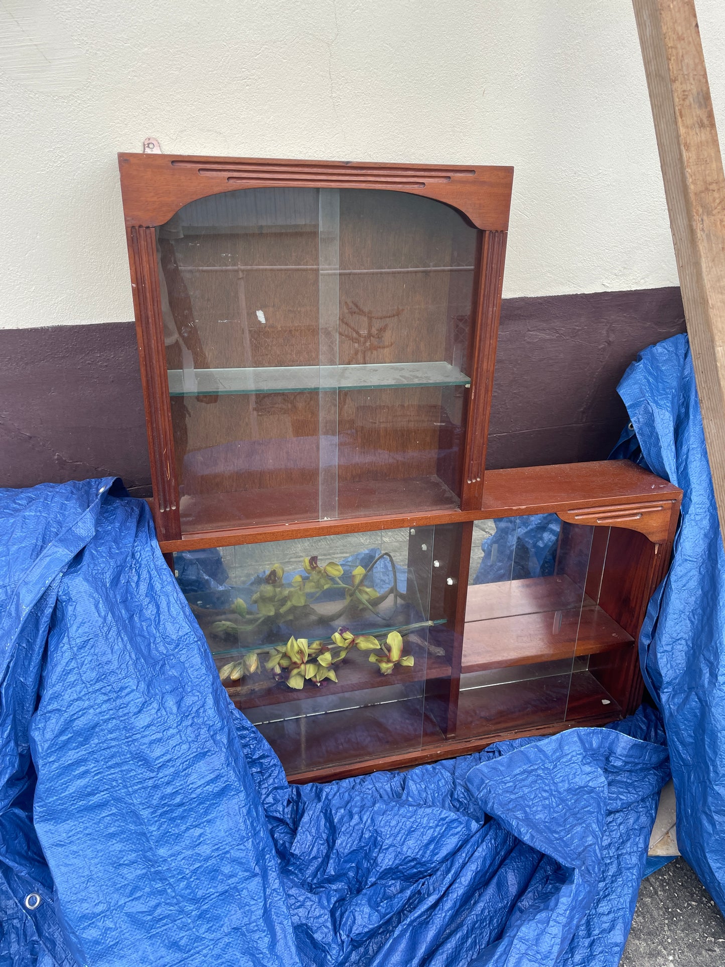 Wooden Display Cabinate With Sloding Glass door