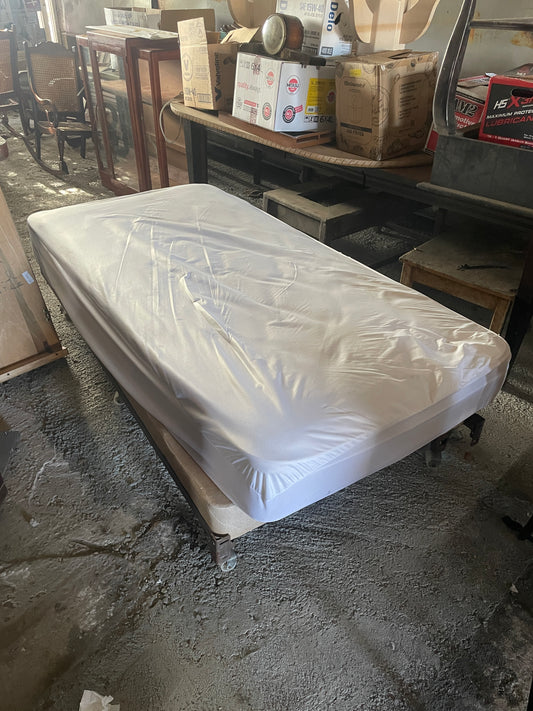 1 Covered Twin Bed + Base +metal Frame