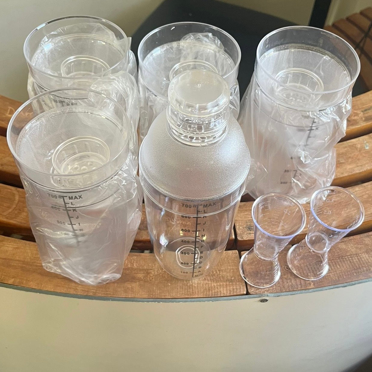 6 Pcs Plastic Cocktail Shakers + 2 Measuring Jiggers