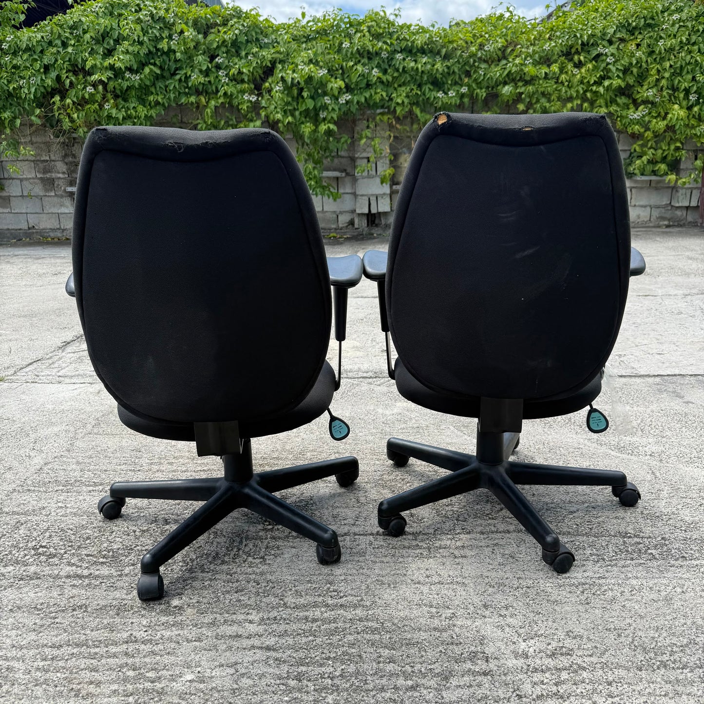 2 Black Office Chairs (Not Adjusting)