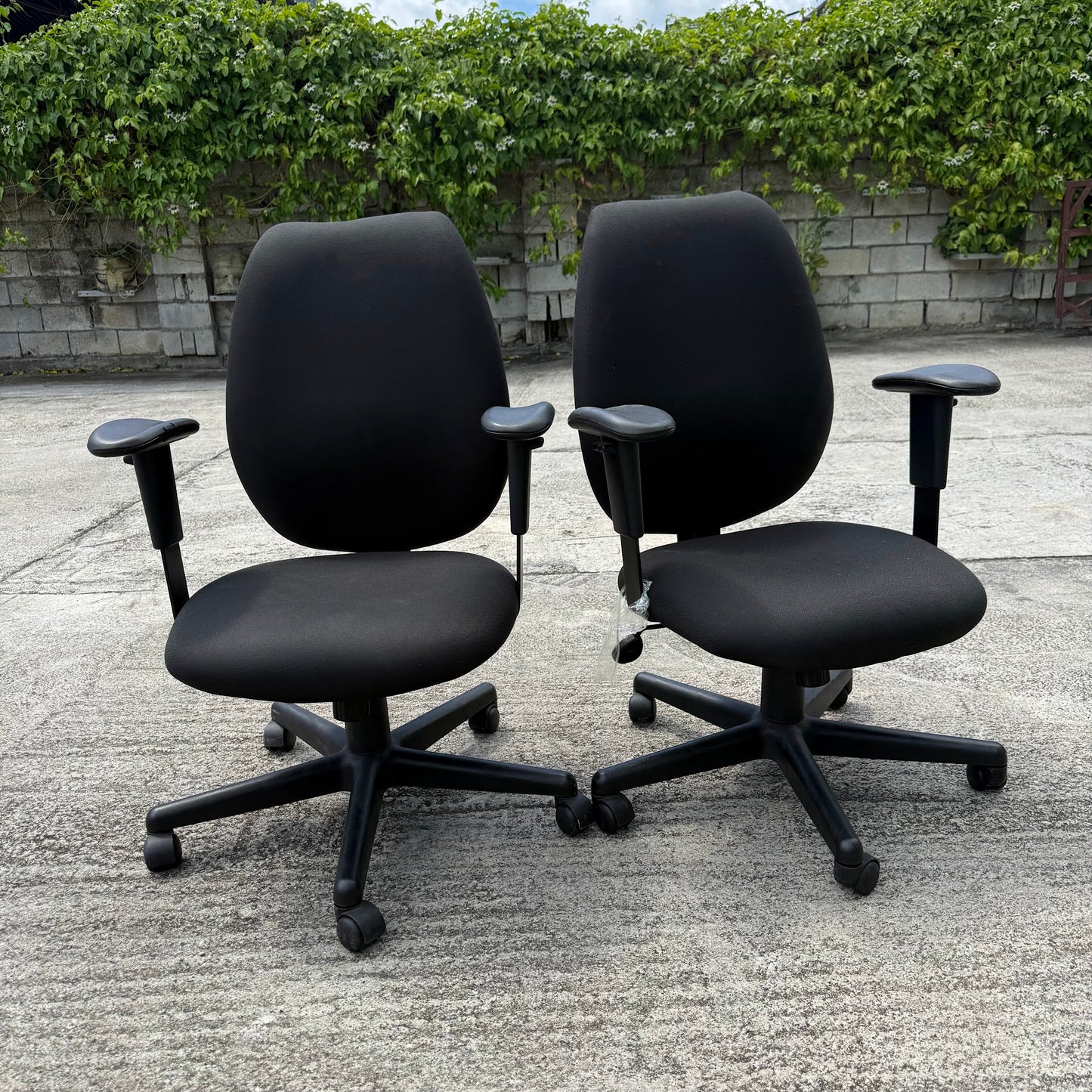 2 Black Office Chairs (Not Adjusting)