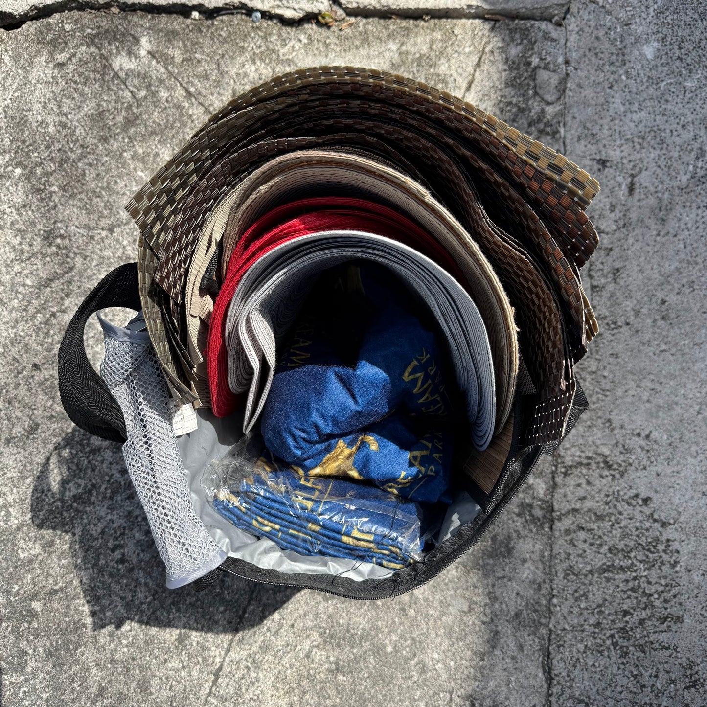 2 Gulfstream Park Picnic Blankets, Checkered Tote Bag + Assorted Round Placemats + Rectangular Placemats