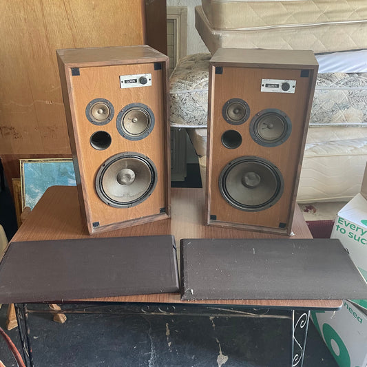 2 Lloyd's Speakers