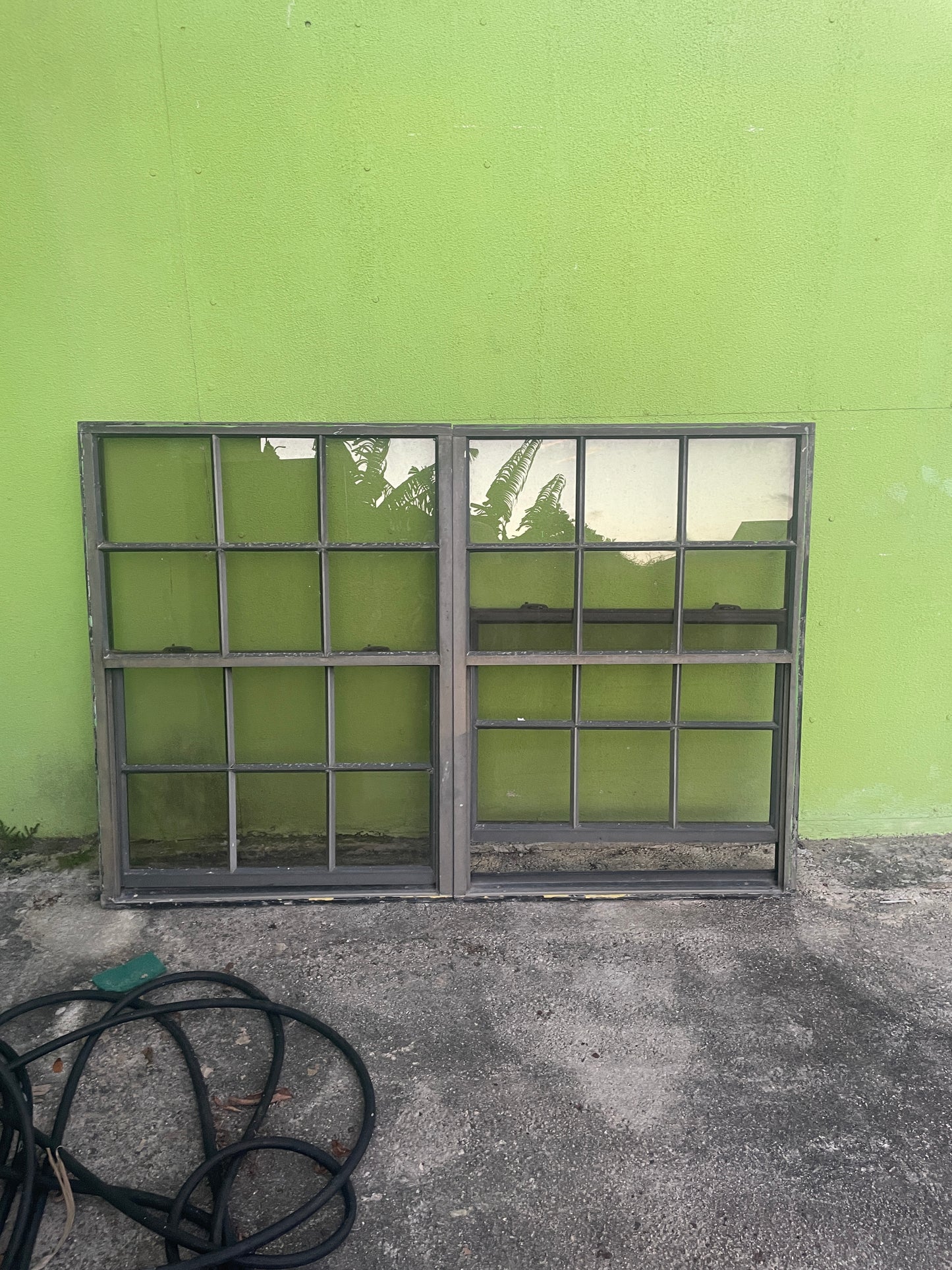 2 Windows Attached Together