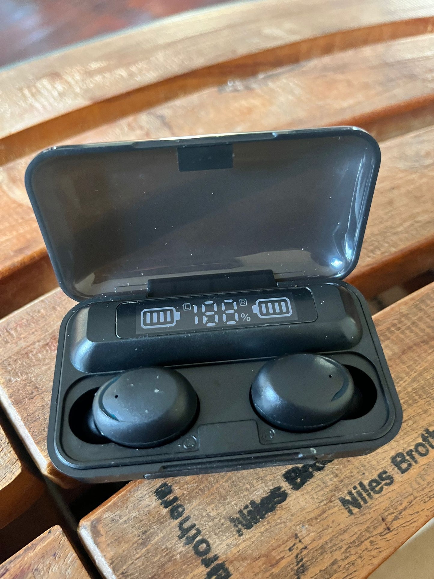 2 Wireless Earbuds with Charging Case