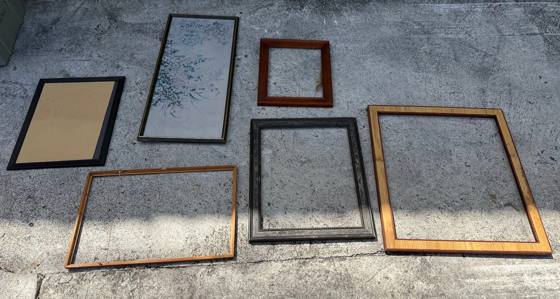 6 Assorted Picture Frames
