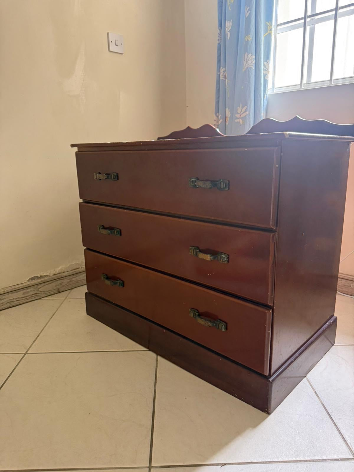 FurnWooden Chest Of Drawers