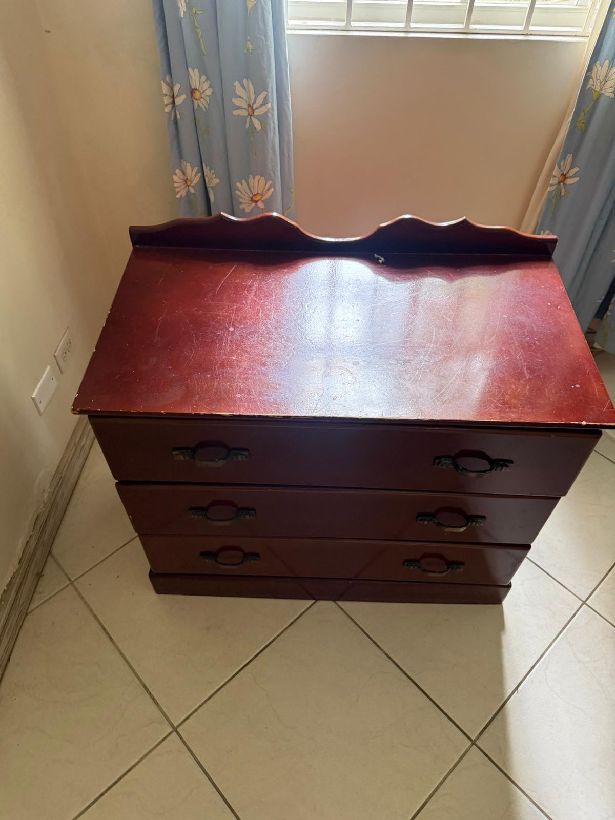 FurnWooden Chest Of Drawers