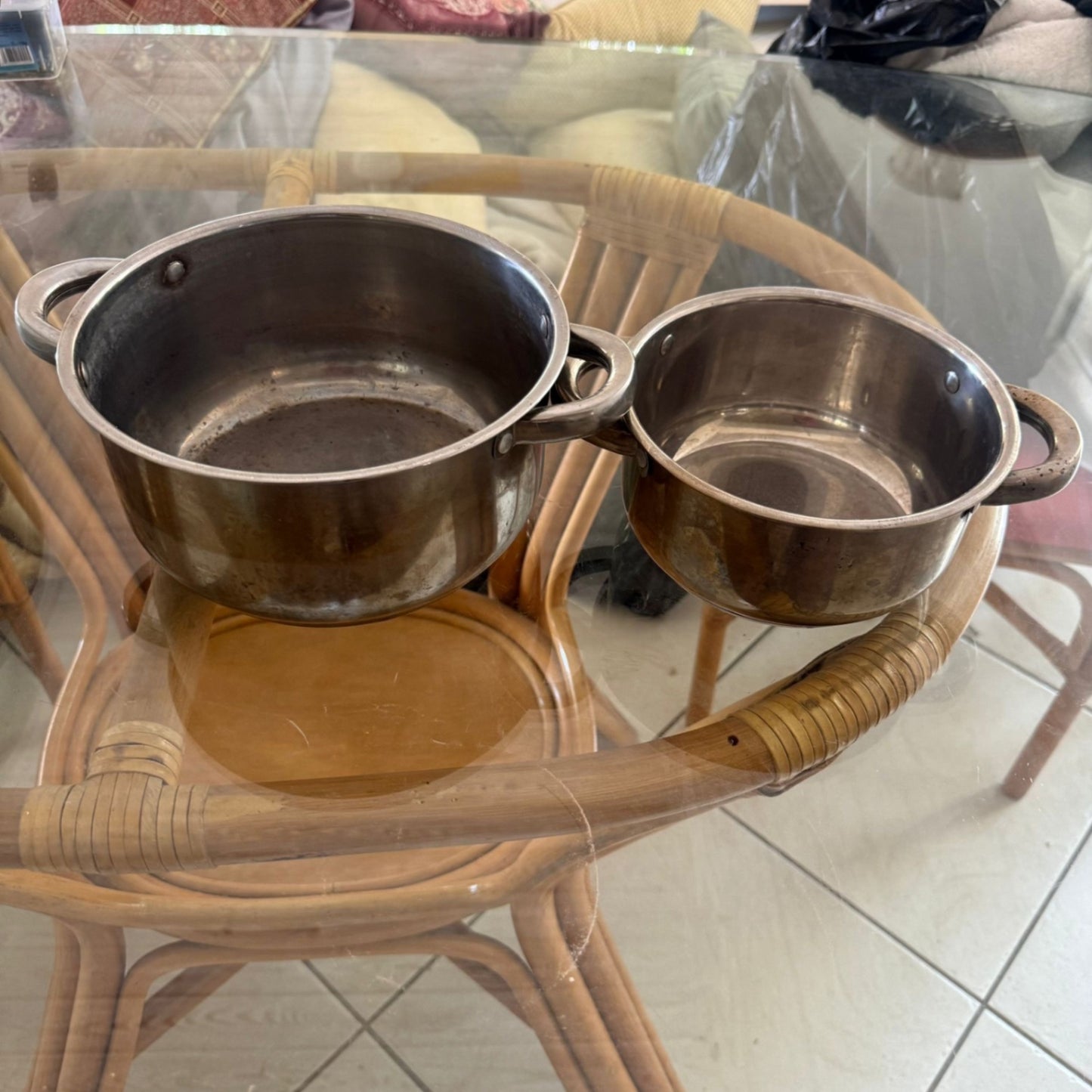 2 stainless steel pots