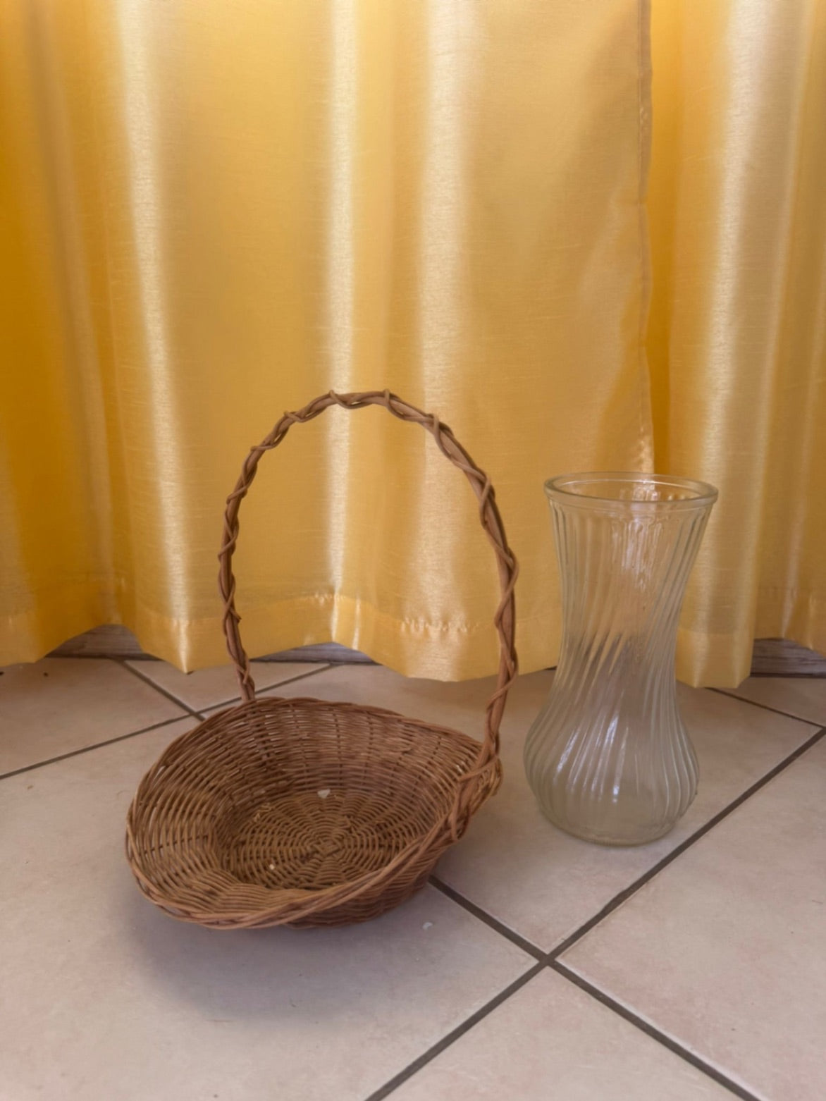 Decorative vase + Wicker Basket