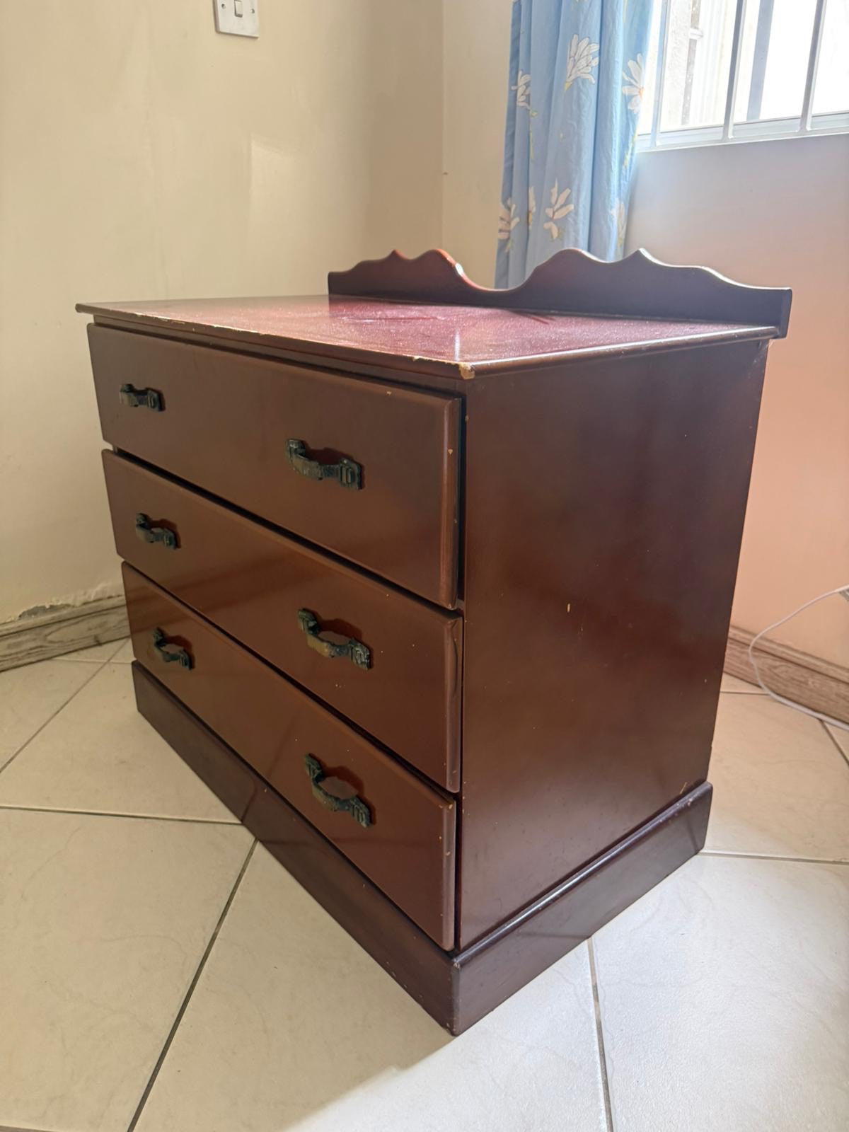 FurnWooden Chest Of Drawers