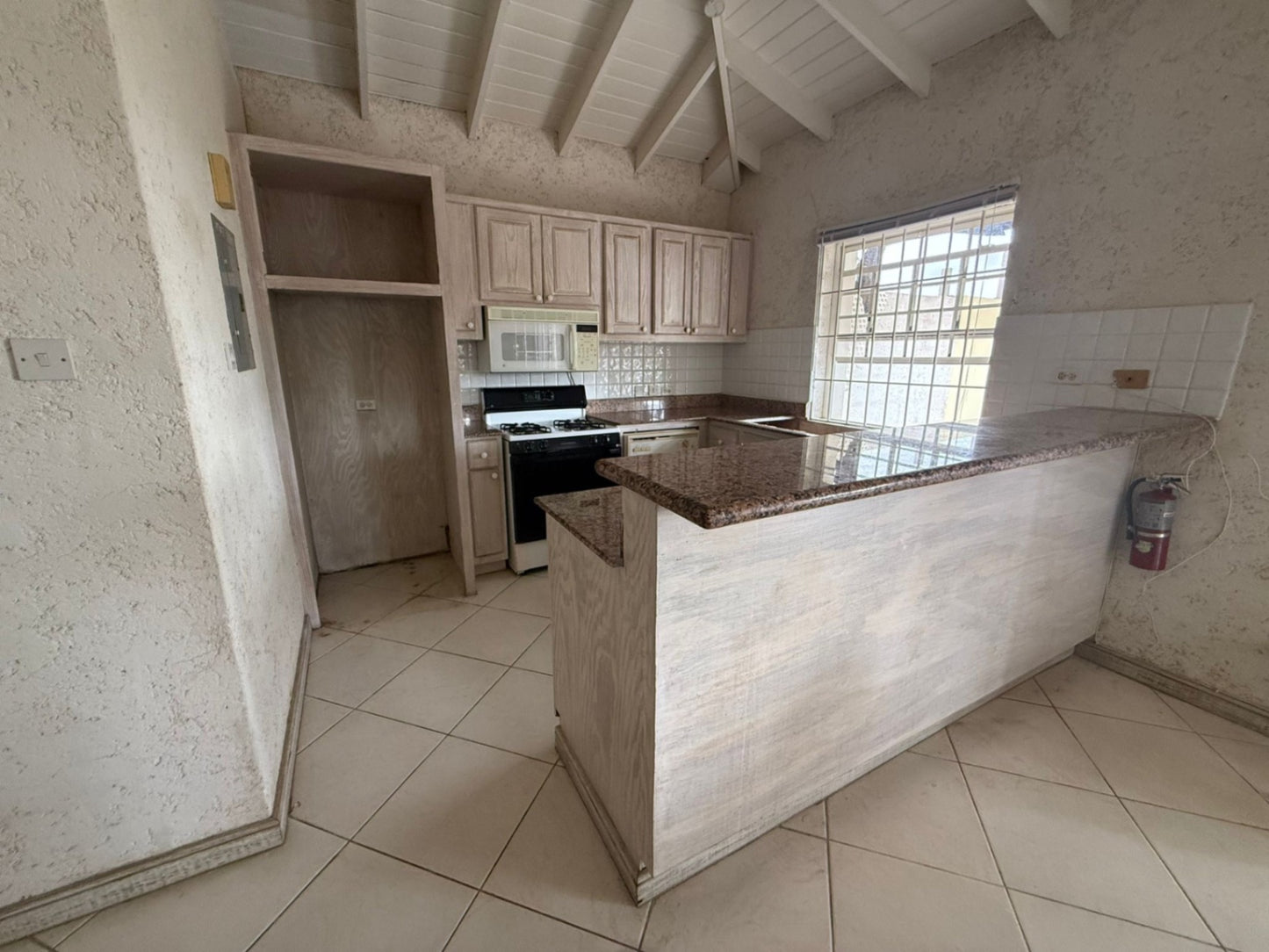 COMPLETE SOLID WOODEN U SHAPE KITCHEN CABINETRY W/ GRANITE COUNTERTOP + BAR (OVERALL MEASUREMENTS: 105” x 120” x 95”)   - BUYER TO REMOVE