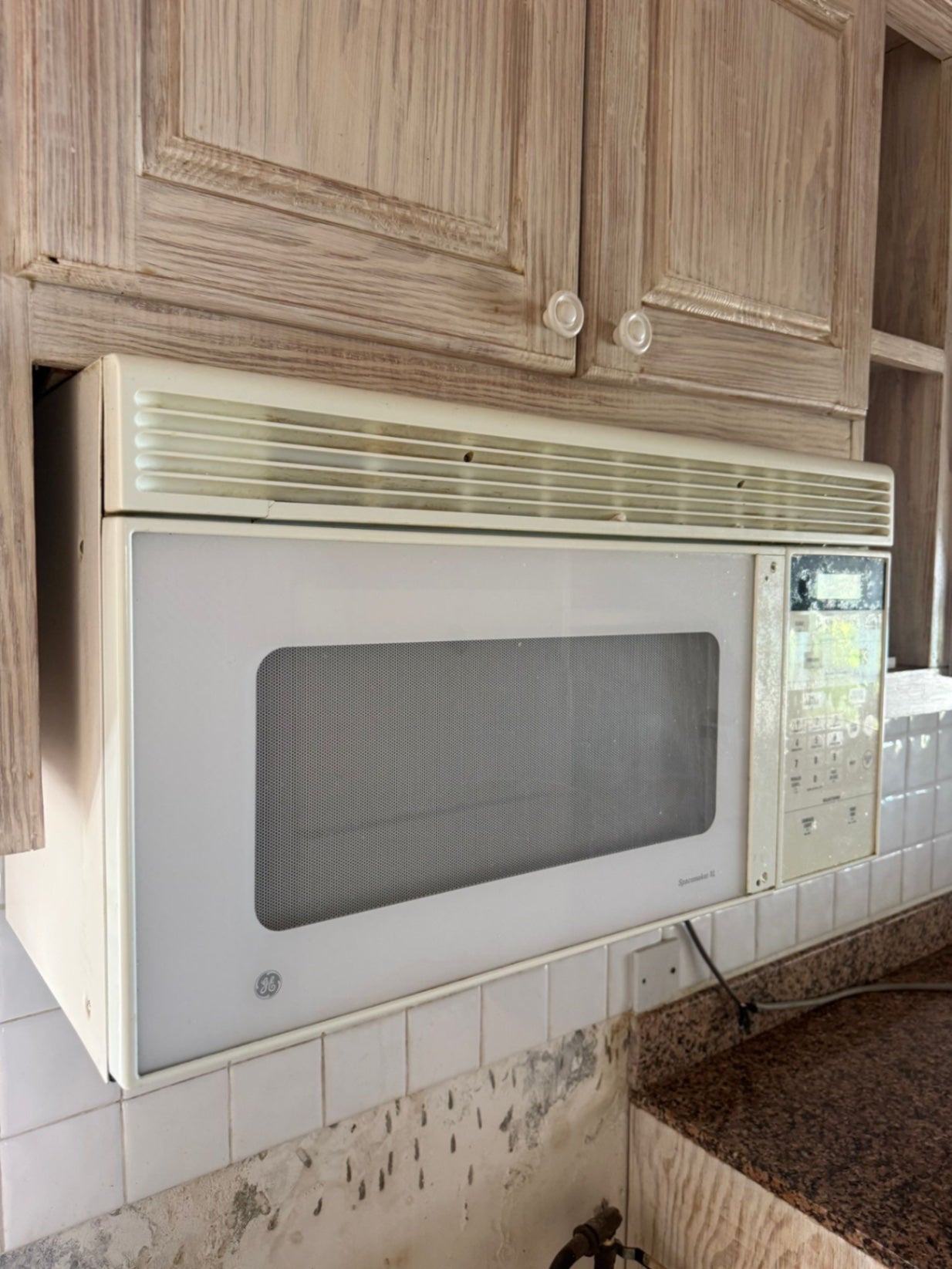 GE (General Electric) Microwave Oven Beige/Off-white