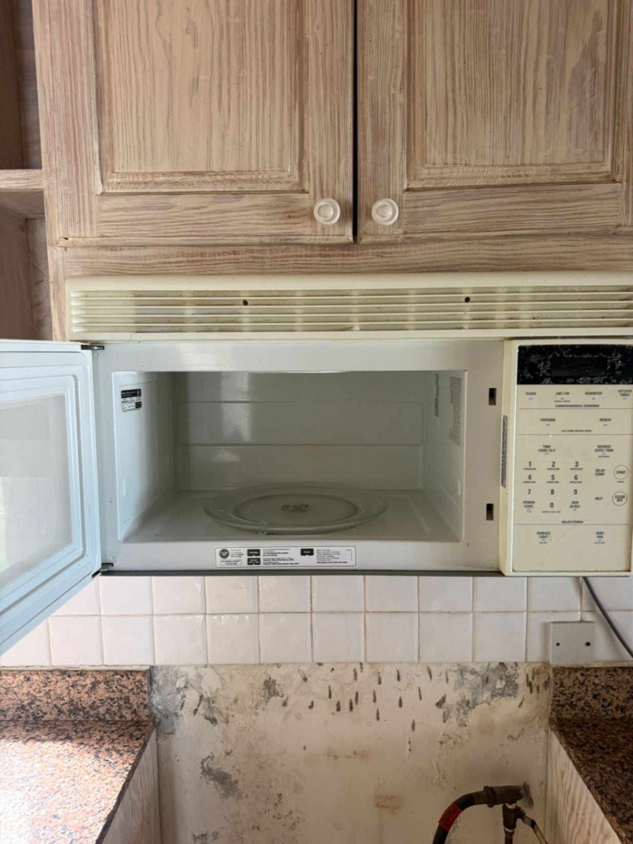 GE (General Electric) Microwave Oven Beige/Off-white
