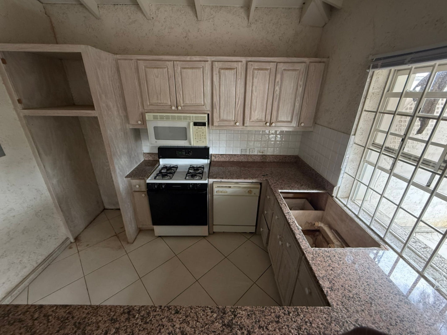 COMPLETE SOLID WOODEN U SHAPE KITCHEN CABINETRY W/ GRANITE COUNTERTOP + BAR (OVERALL MEASUREMENTS: 105” x 120” x 95”)   - BUYER TO REMOVE