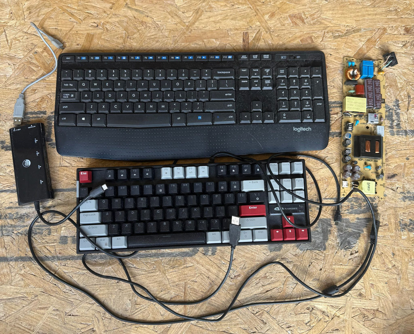 Logitech K270 Wireless Keyboard + MageGee Gaming Keyboard  + UltraPro Elite USB-C Multiport Hub +