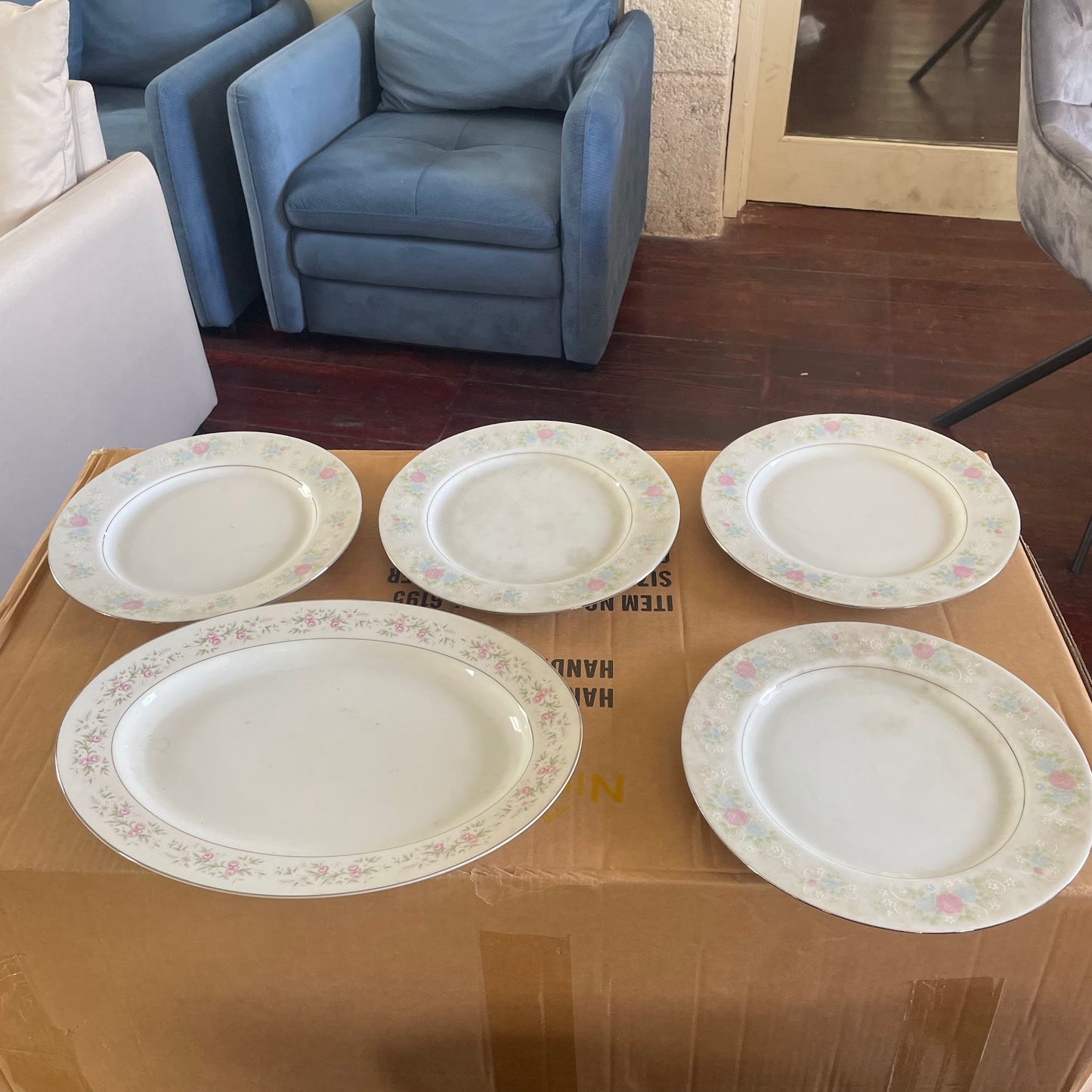 4 Dinner Plates + Platter