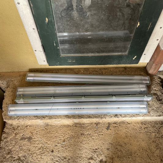4 Fluorescent Light Fixtures