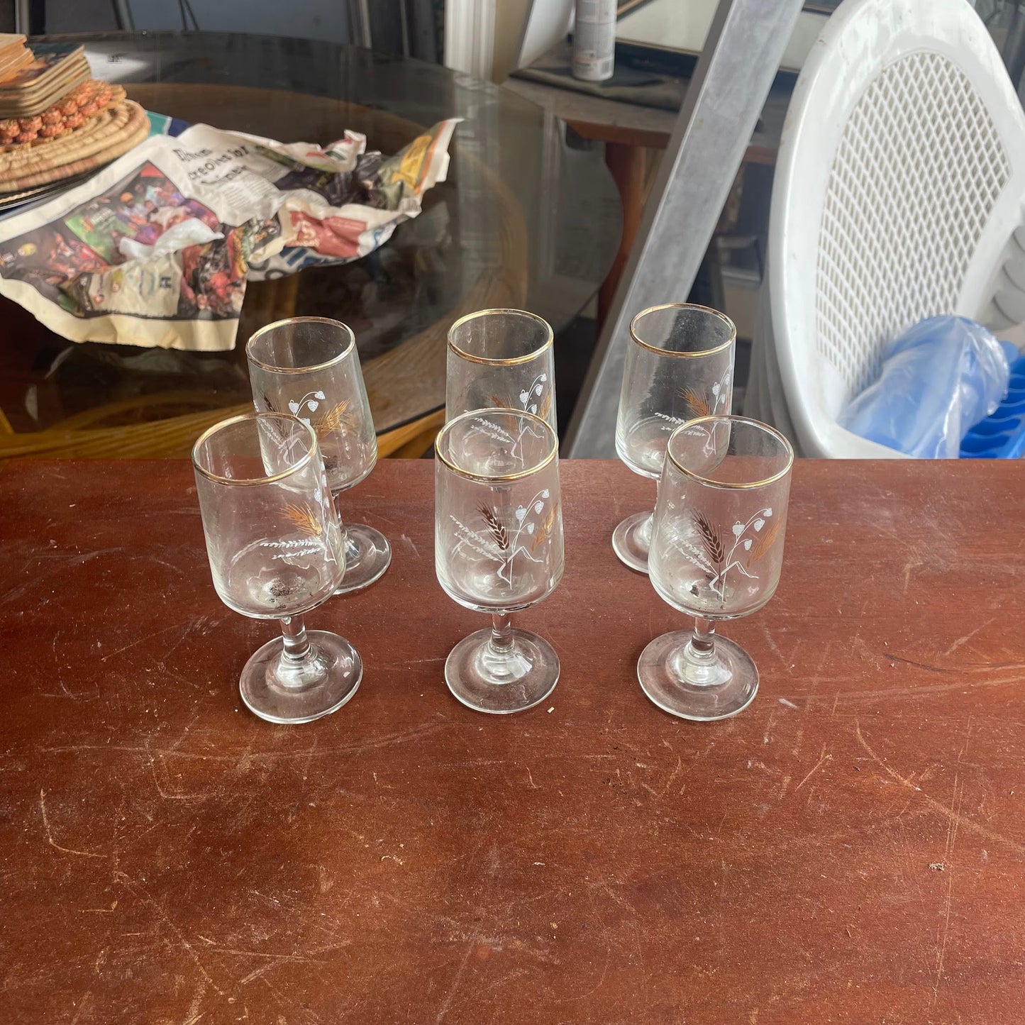 6 Gold Rimmed Wheat Design Stemmed Glasses
