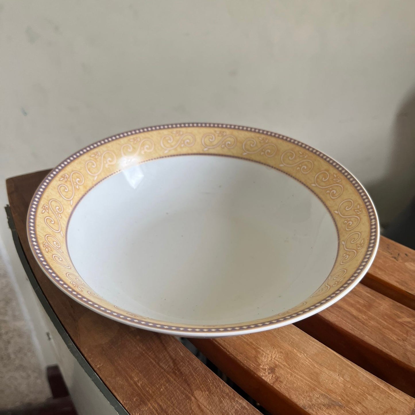 5 Pasta Bowls + 4 Tea Cups + 9 Plates + Tea Pot + Milk Pot + Sugar Pot