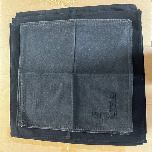 9 Black Tablecloths