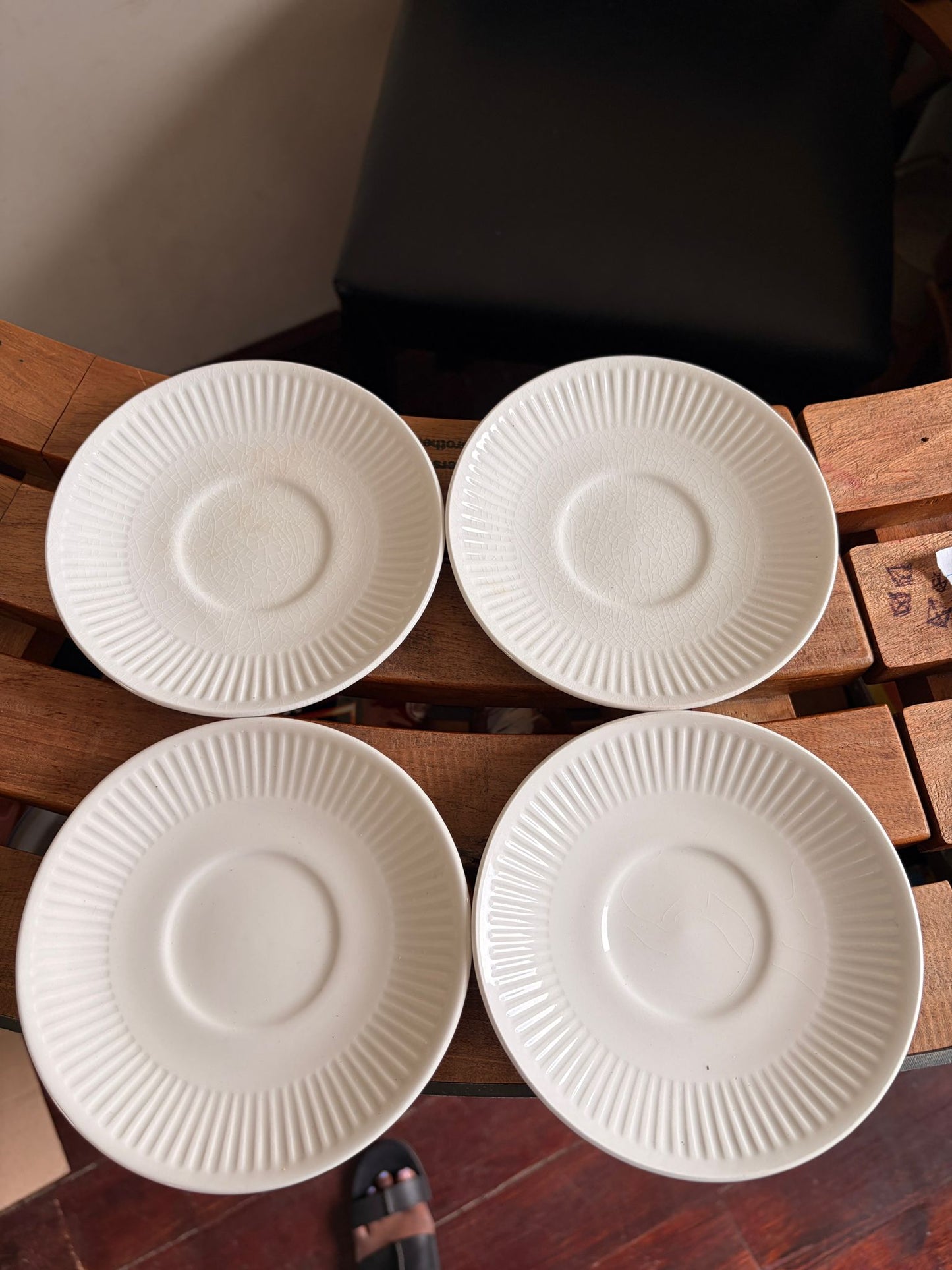 8 Medium Saucers