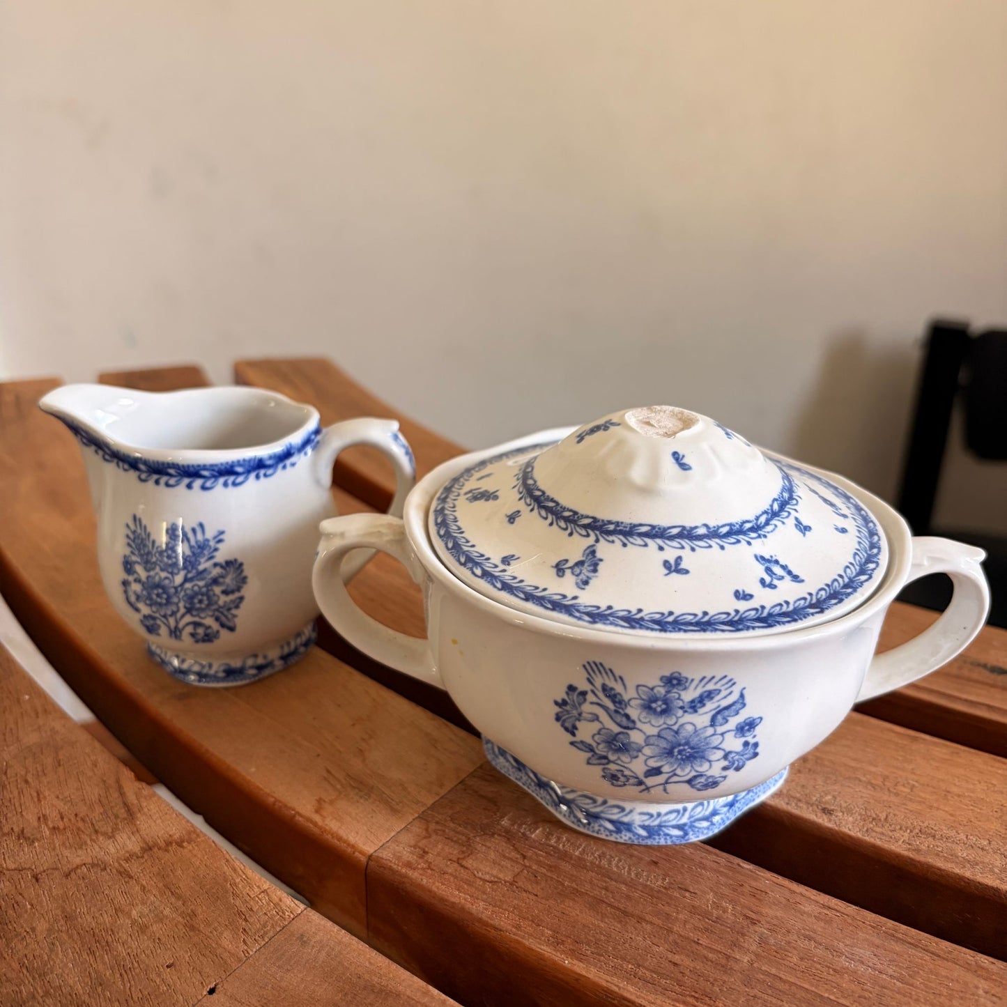 9 Saucer Plates + Matching Tea Set