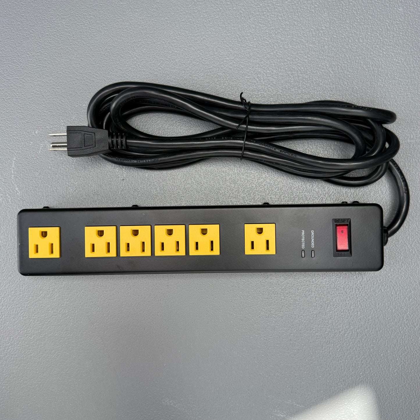 Utilitech 9-3/4-ft 6 -Outlet Indoor Black Power Strip