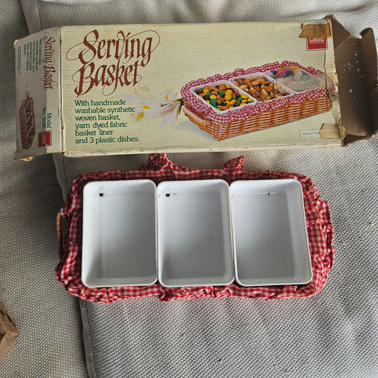 Case Serving Basket with 3 Plastic Dishes
