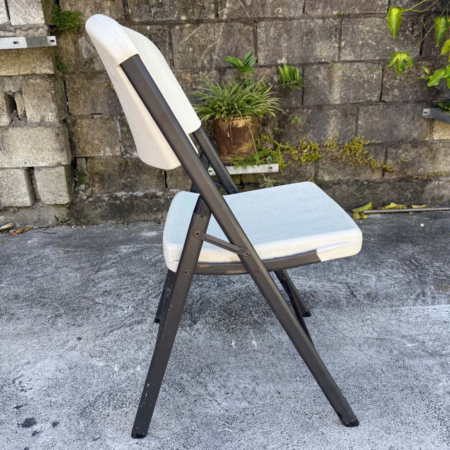 LIFETIME Folding Chair