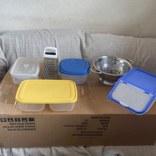 Plastic bowls + Grater + Kitchenware