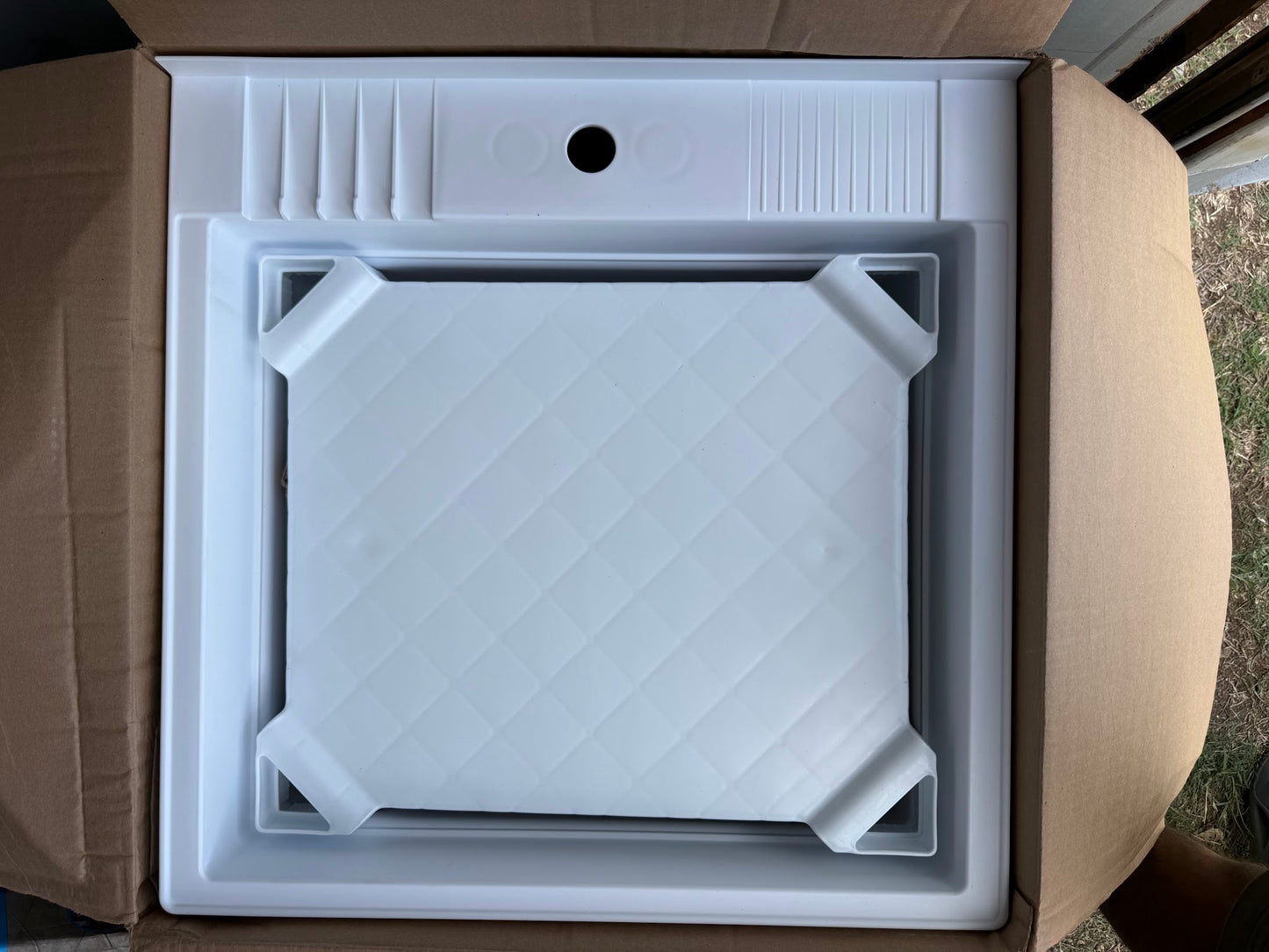 Project Source 24-in x 24-in 1 -Basin White Freestanding Utility Tub with Drain with Faucet