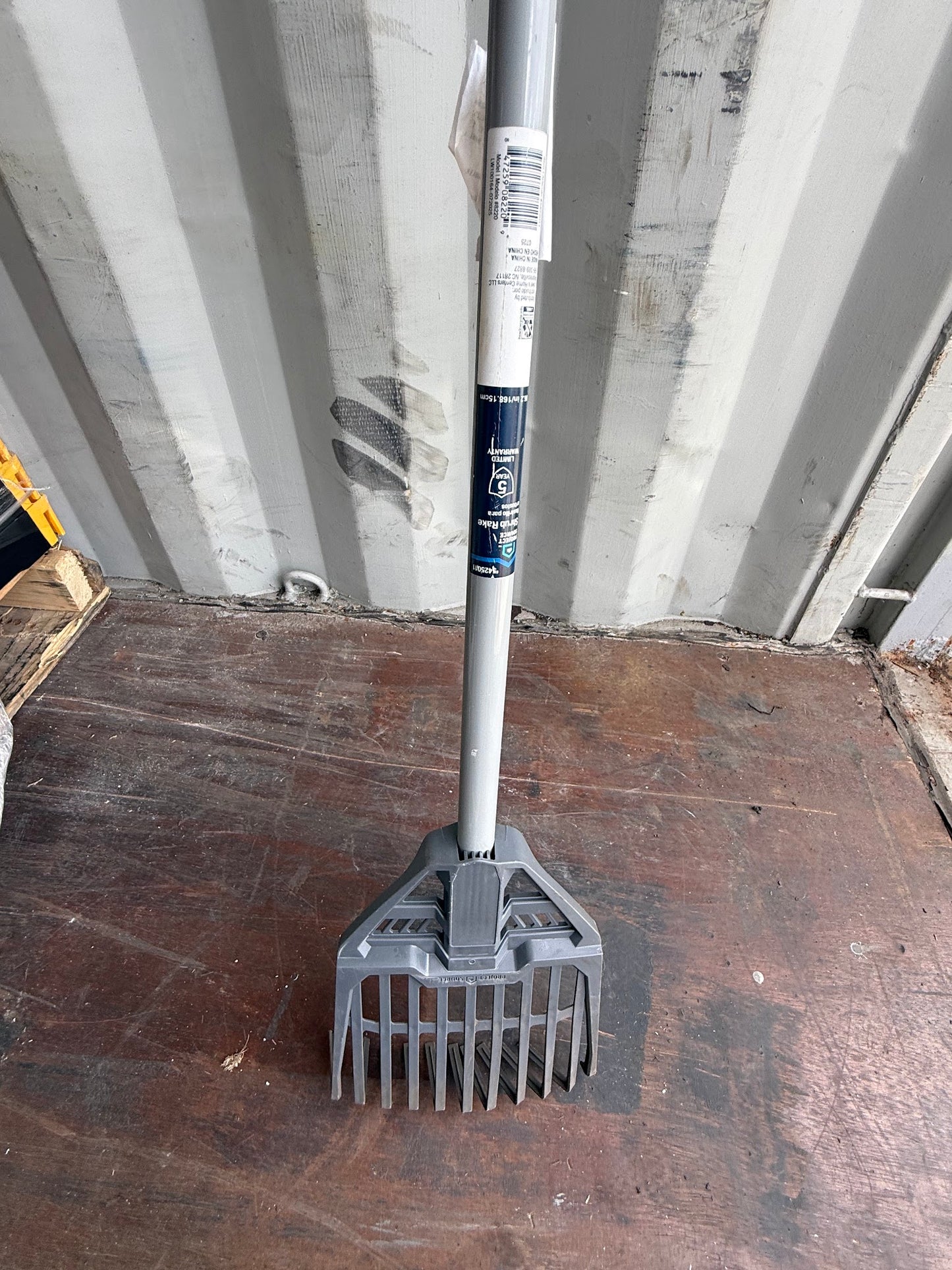 Project Source 8-in Plastic Shrub rake with Steel Handle