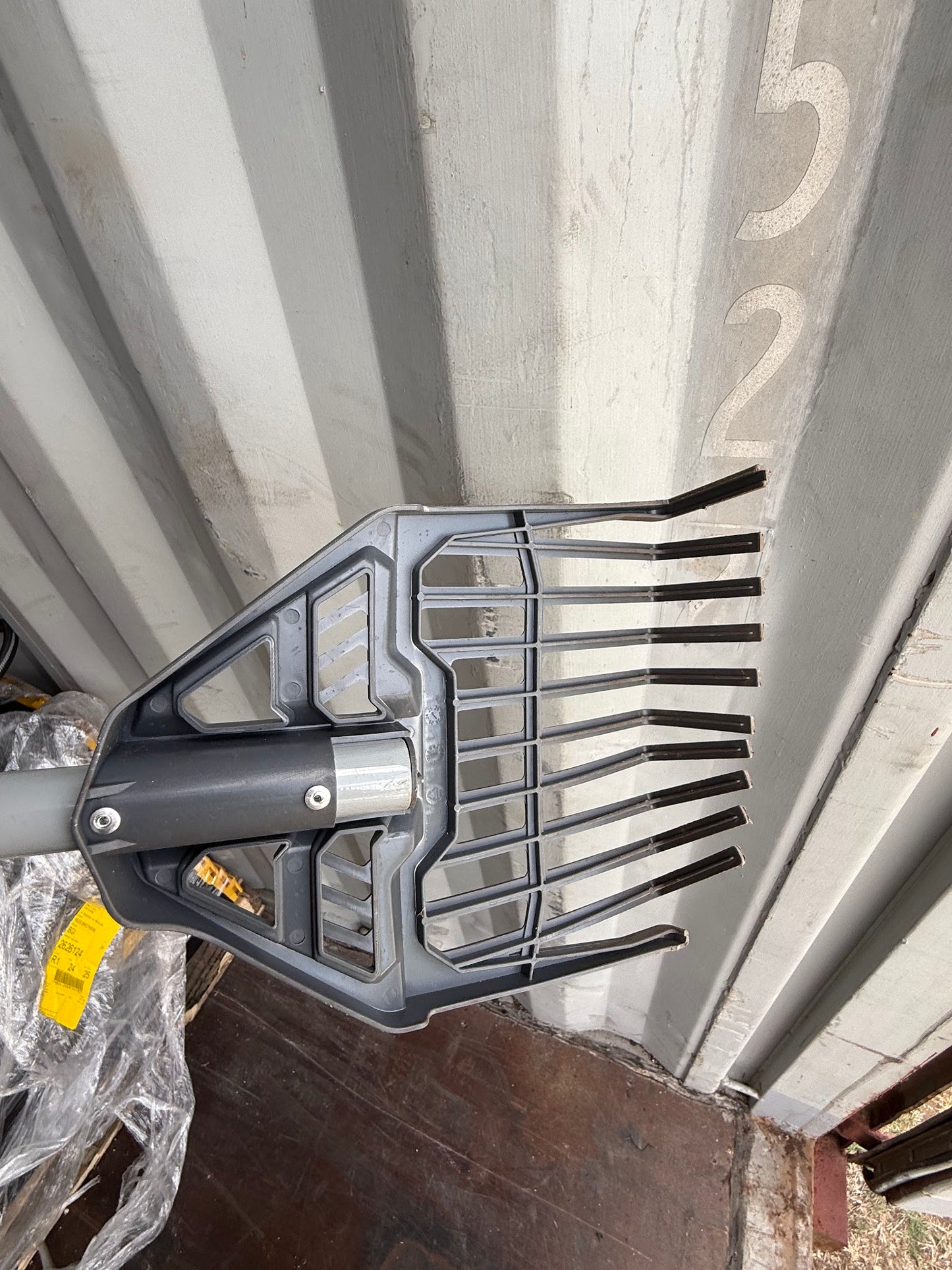 Project Source 8-in Plastic Shrub rake with Steel Handle